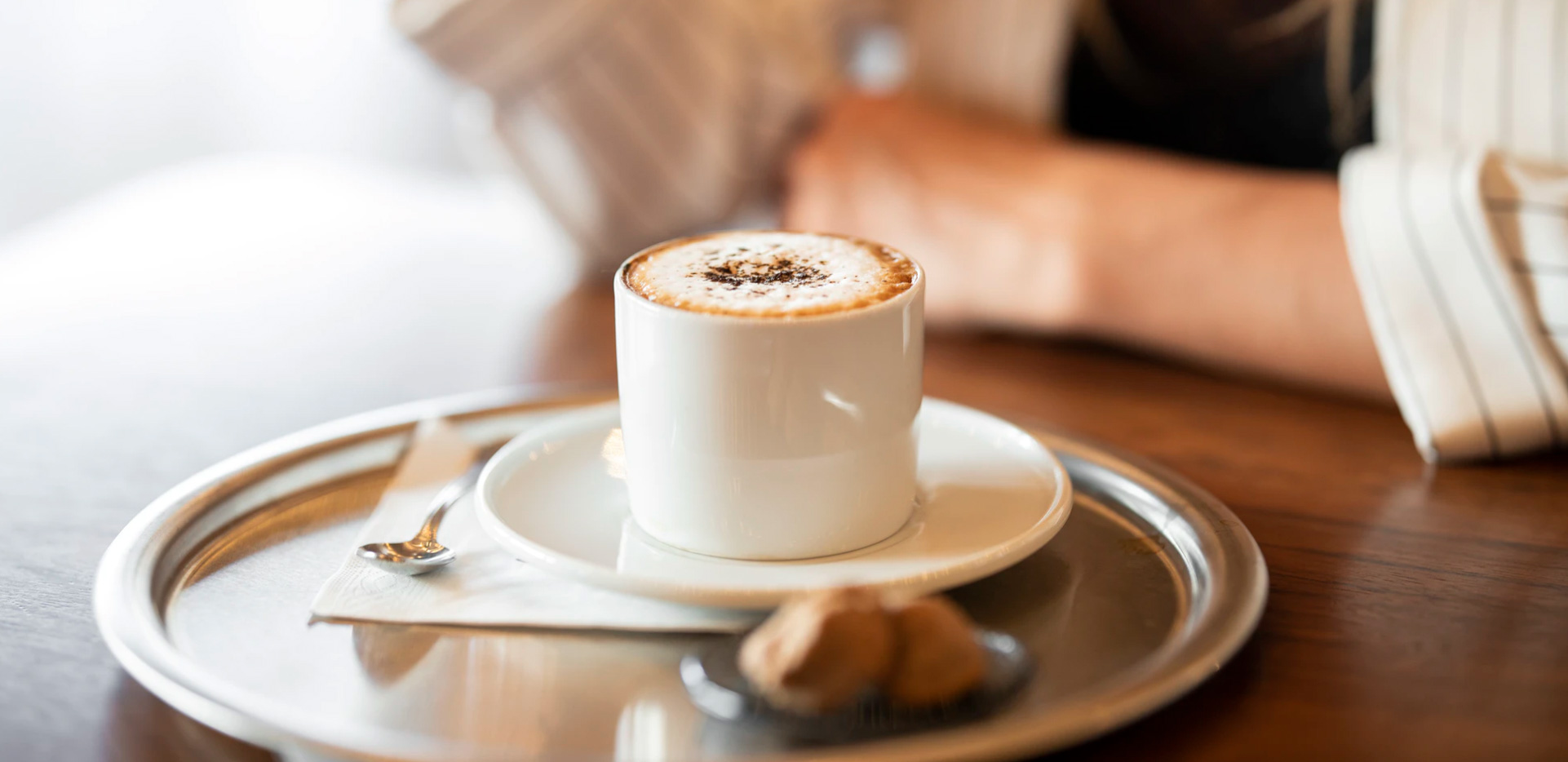 Woman drinking coffee at coffee shop 