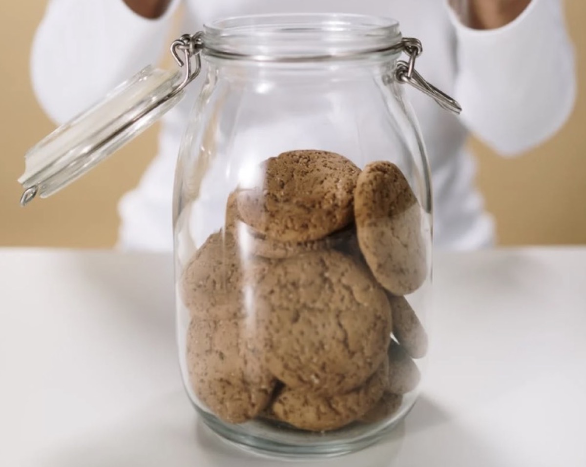 Cookies in a cookie jar 