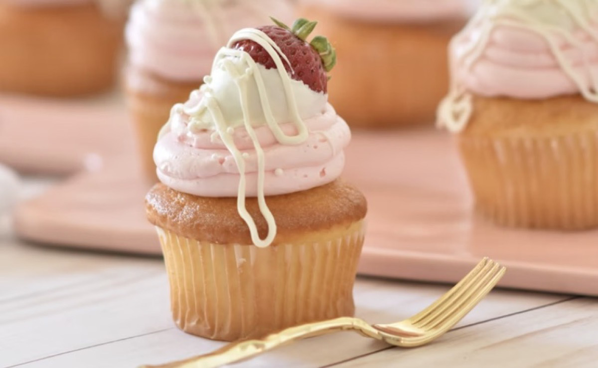 Cupcake with a strawberry Unsplash - Deva Williamson
