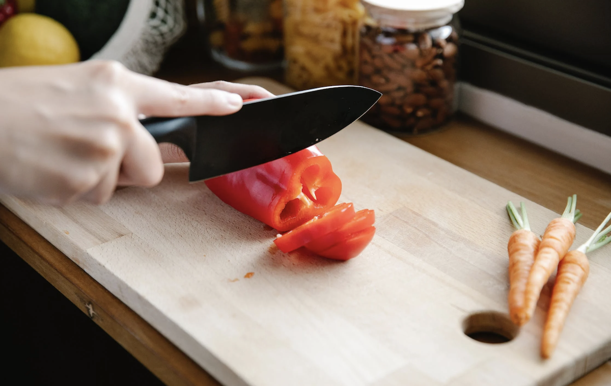 Cutting vegetables Image: Pexels - Sarah Chai