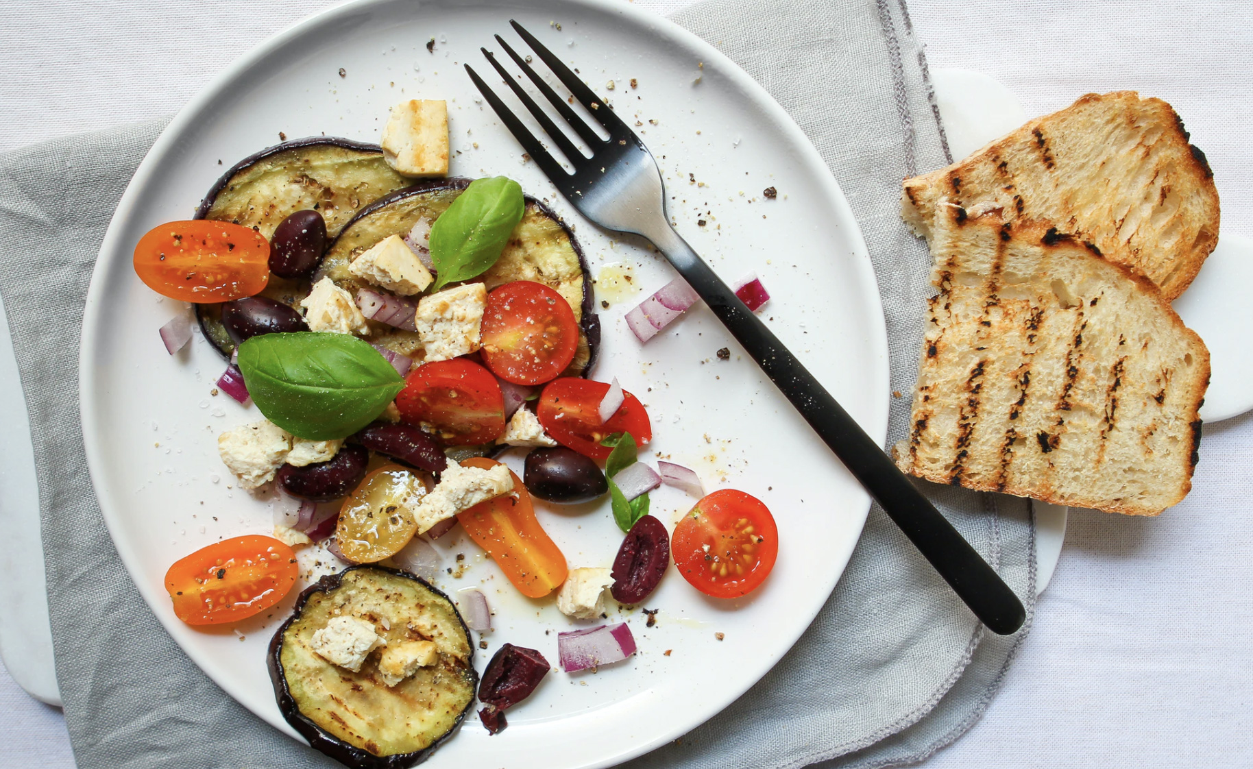 Vegetables on a plate with some toast. Unsplash - Celina Albertz