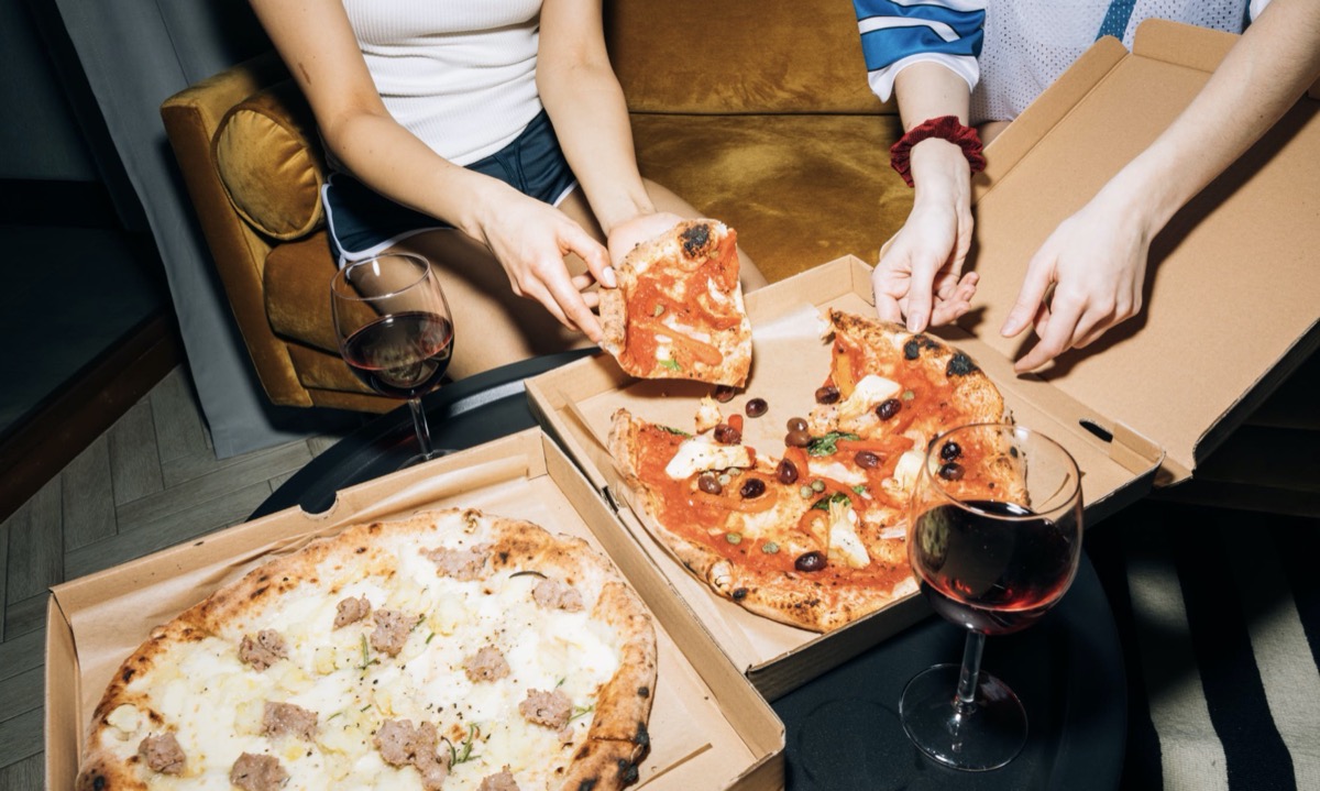 Friends eating pizza together. Image: Pexels - KoolShooters