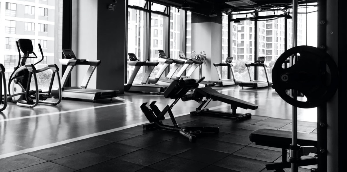Open gym with cardio machines Unsplash - Risen Wang