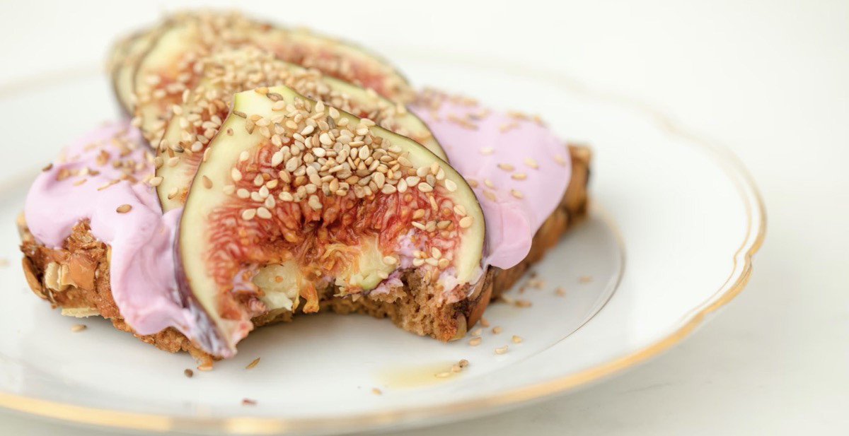 Unsplash - Bakd&Raw by Karolin Baitinger - Bread with Figs and Pink Curd