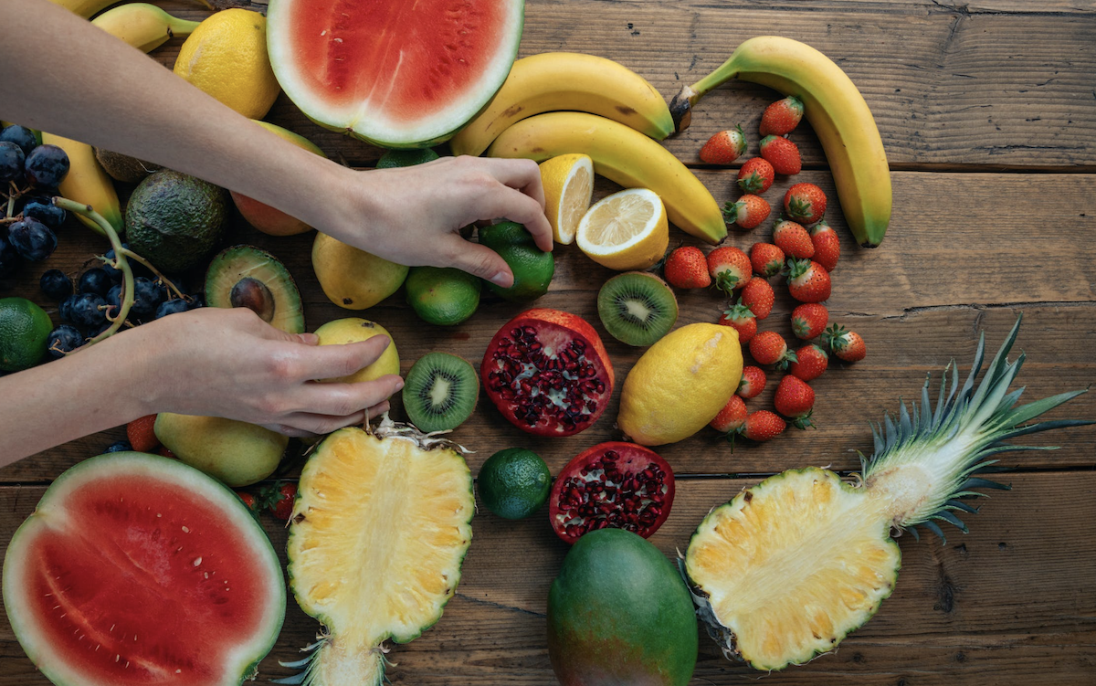 Organizing fruits and veggies. Image: Pexels - Viktoria Slowikowska