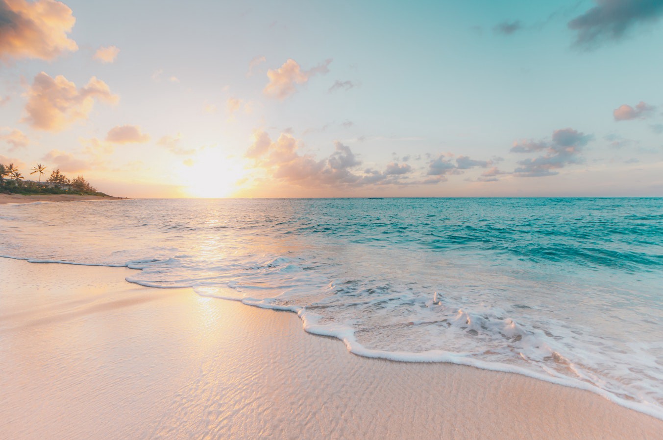 Summer scenery of ocean water and sand 