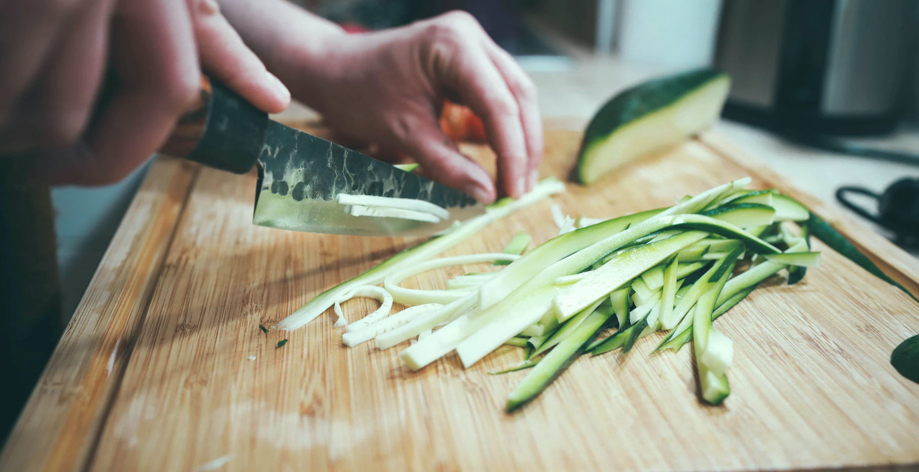 Chopping vegetables for a meal. Unsplash - Igor Miske