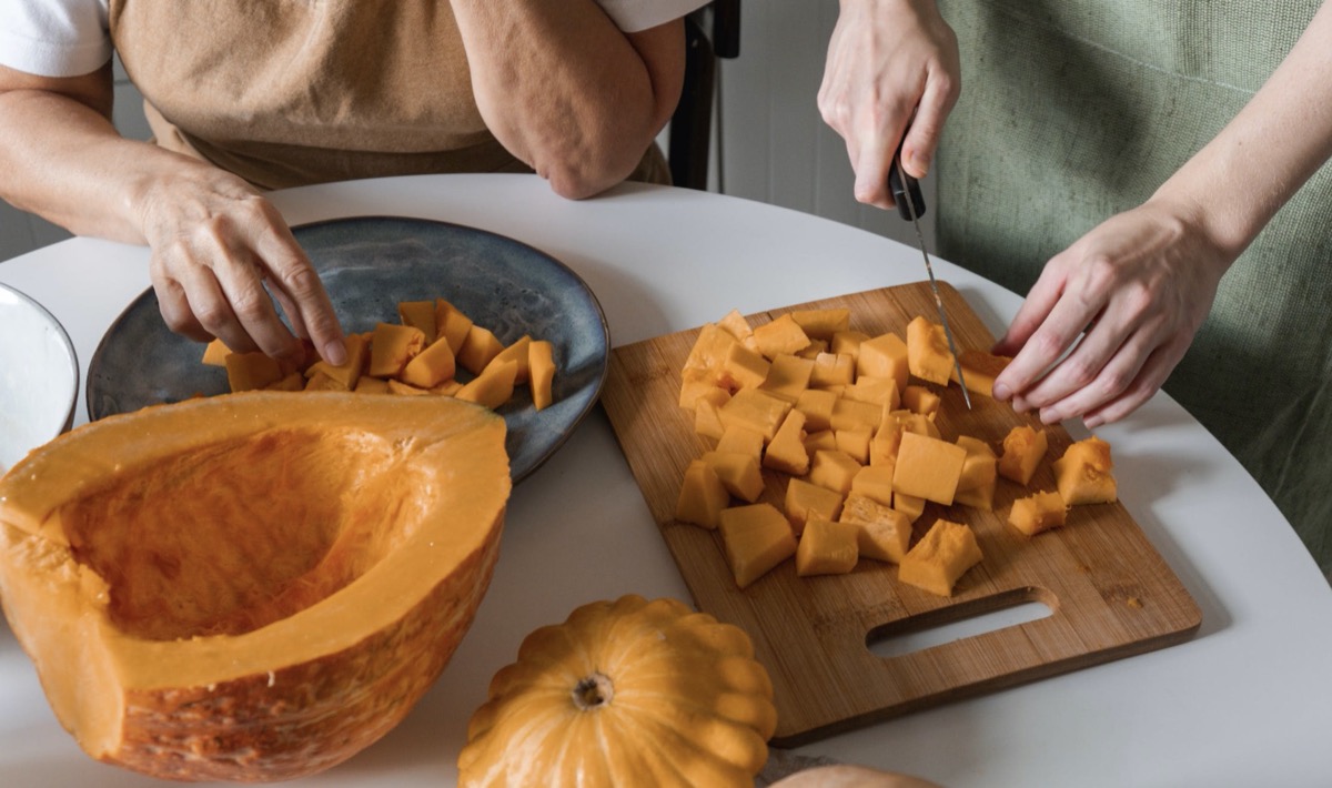 Cutting up vegetables. Image: Pexels - cottonbro